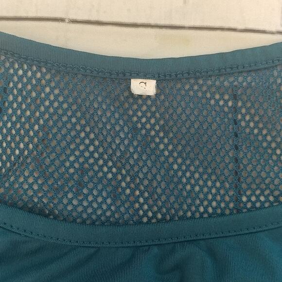 Tank Top With Mesh Panels Size S - Picture 4 of 8